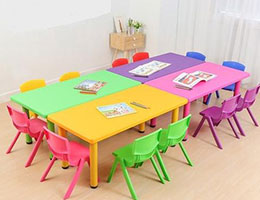 Kid's table & chair