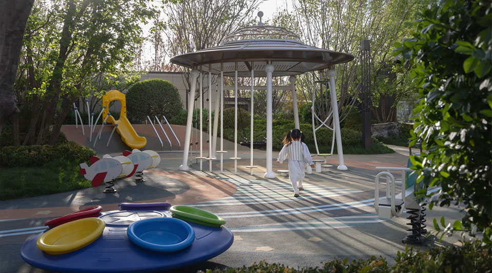 Playhouse factories can provide customized outdoor play sets to suit your specific needs and space requirements